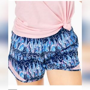 NWT LILLY PULITZER OCEAN TRAIL SHORT SZ MEDIUM $50